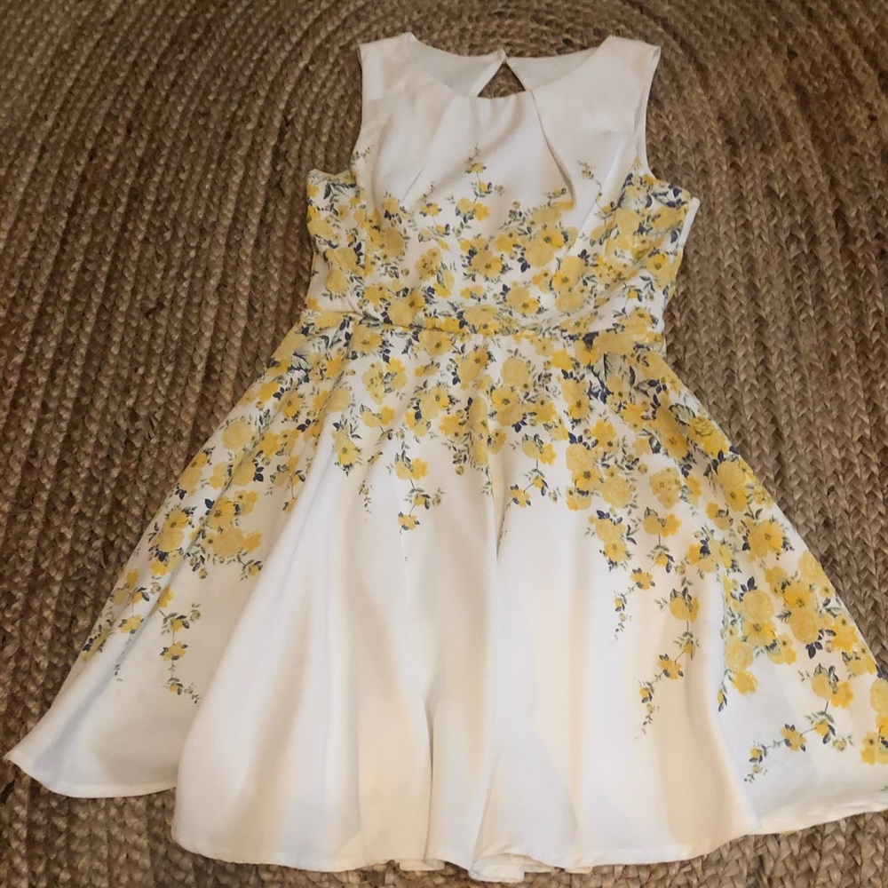 Spring flower dress - Picture 2 of 5